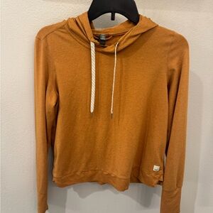 Vuori Women's halo essential hoodie